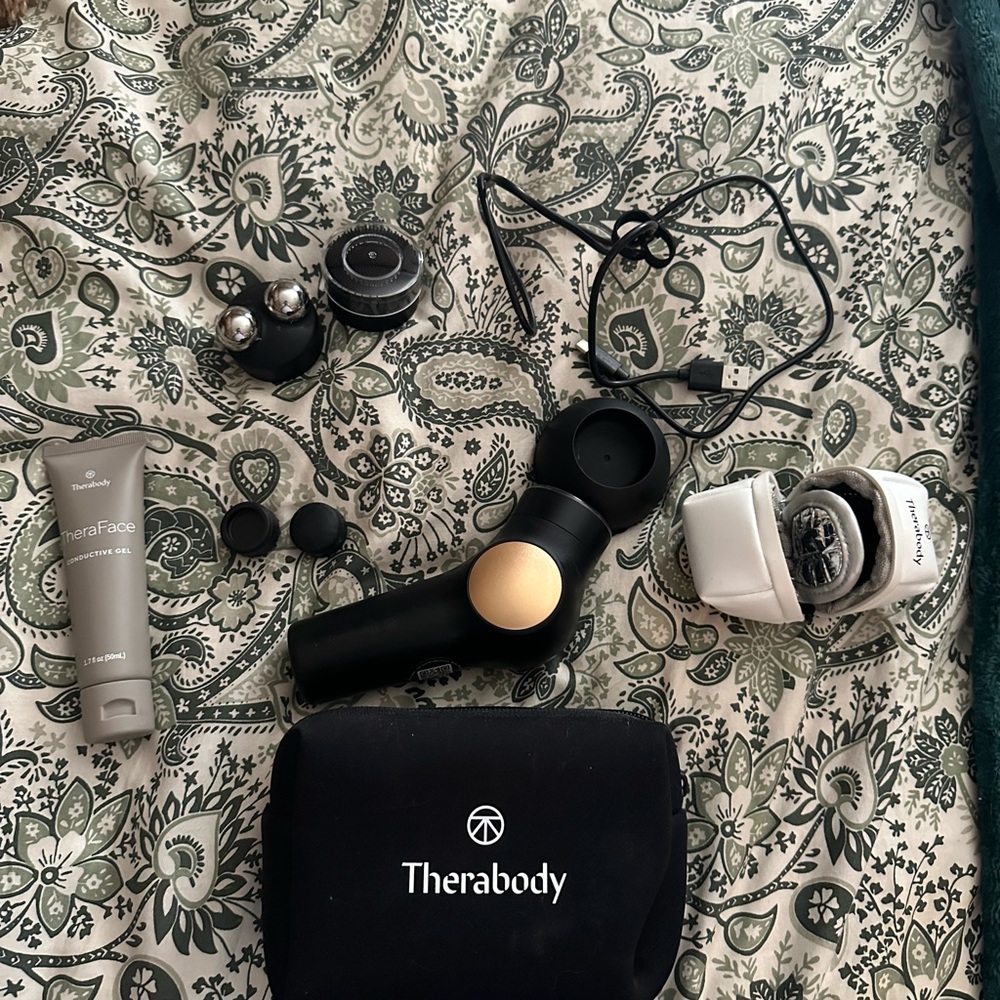 Therabody Black and Gold face device. Comes with original box.